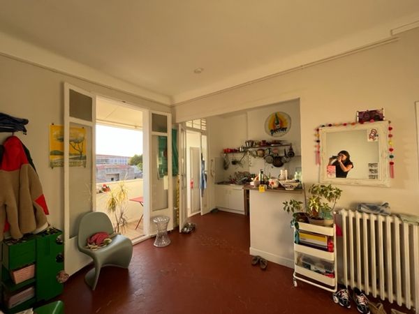 Un appartement traversant baignée de lumière tout au long de la journée, chambre enfant et 1 adulte!