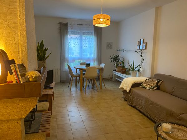 Appartement au cœur d’un village à proximité de tout. Entre nature et commodités, le pied !