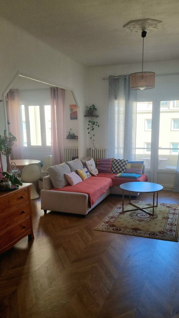 Joli appartement coloré au cœur du sympathique quartier du Camas.