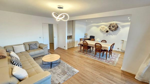 Apartment in Levallois-Perret, doorstep of Paris, 10 minutes from the Champs-Élysées, with parking