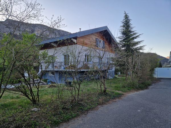 Maison mitoyenne avec un grand jardin à 5 minutes du lac d'Annecy