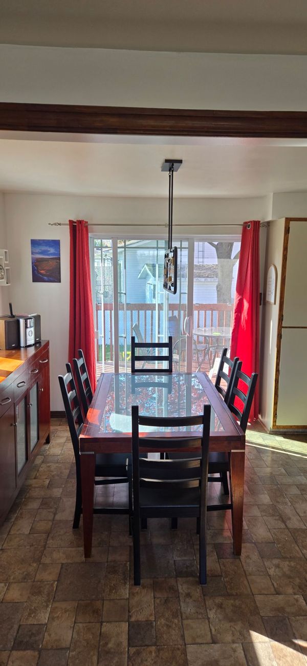 bacheleur,  bien situé ! Et beaucoup d'activités a faire au alentours.