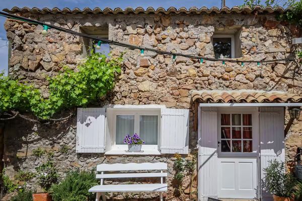Le Bastidon, charmante maisonnette en pierre, totalement rénovée au coeur des vignes, plages à 20'