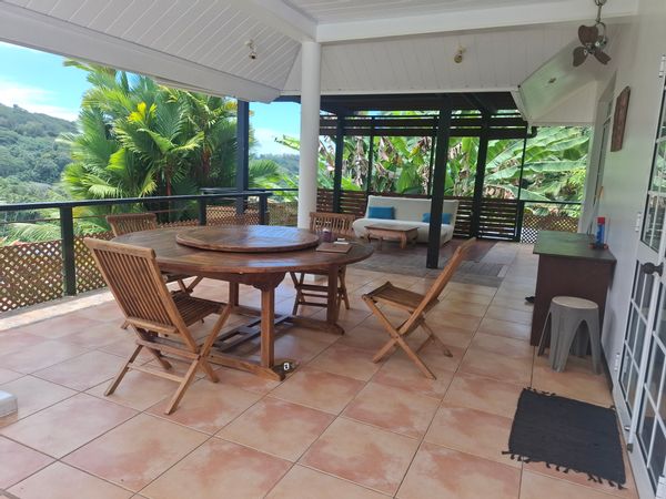 Maison paisible entre montagne et lagon à Raiatea