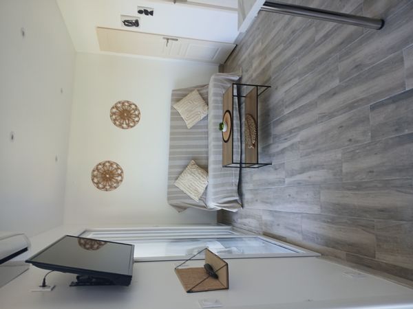 La maison de Denis, paisible et confortable offre toutes les commodités pour un superbe sejour