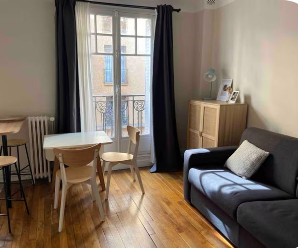 Studio bien équipé au pied du métro