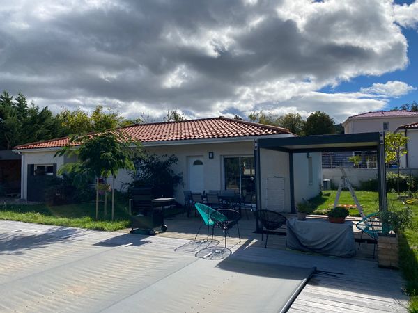 Maison plain pied dans charmant village à quelques km de la chaîne des Puys