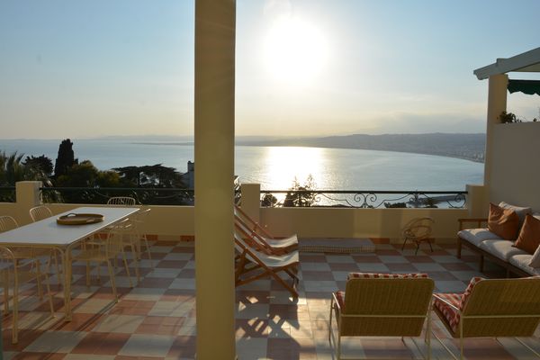 Design apartment with exceptional terrace and panoramic view over the Baie des Anges