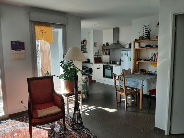 Grand appartement calme et lumineux à Villeurbanne