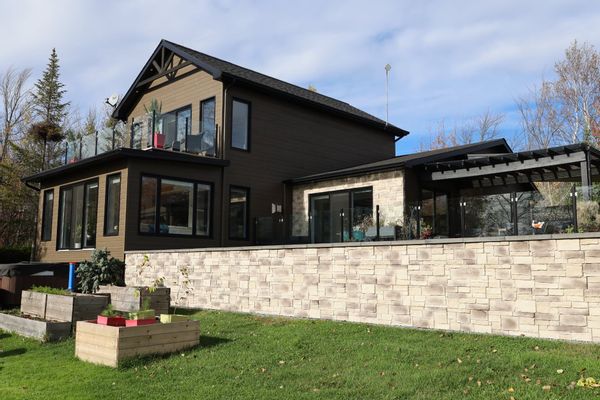 Grande propriété au bord d’un très beau lac navigable