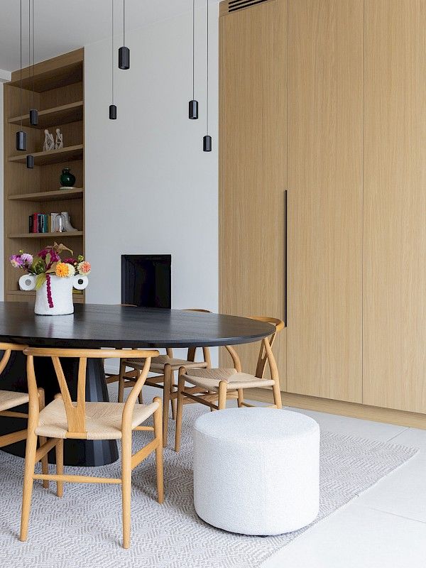 Peaceful, stylish and spacious home to recharge. And yet only 30’ away from Brussels and Antwerp.