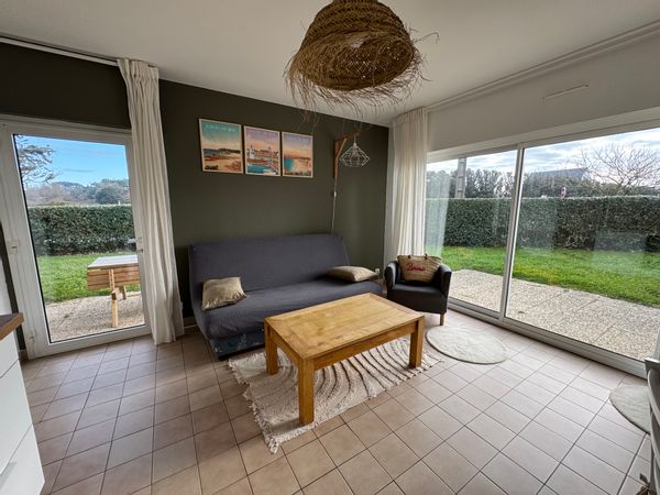 Juste en face c’est la mer, la plage, il n’y a que la rue à traverser !