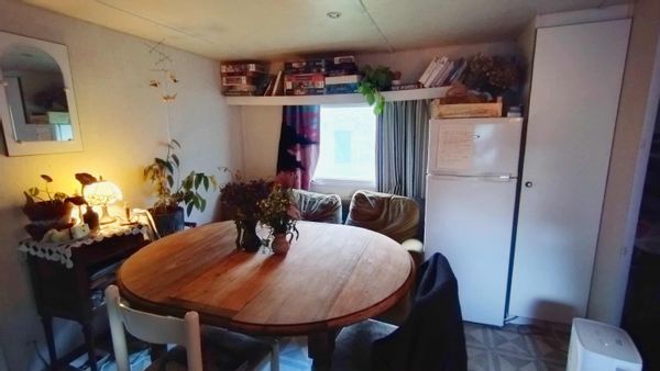 Notre petite maisonnette est entourée de 2000m2 carré de jardin, et en bordure de forêt.