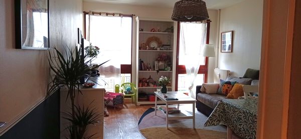 Appartement lumineux, bien équipé au 3ème étage avec bacon  proche commerces et transport en commun