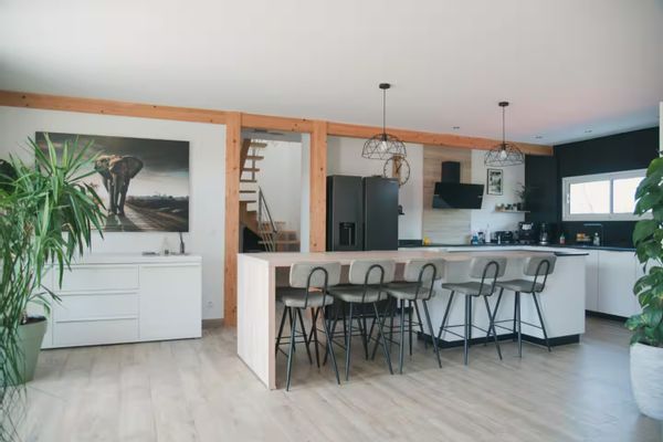 Un grand appartement, rénové avec goût , à 100m de la plage, prés du Pays Basque et de l'Espagne .