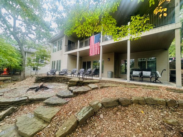 Fully remodeled lake home in private cove on Beaver Lake!