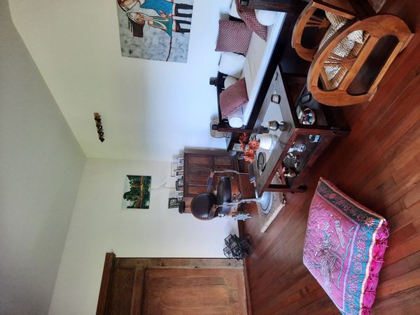 Maison de charme dans un jardin calme et ombragé à proximité du village artisanal de l’Éperon.