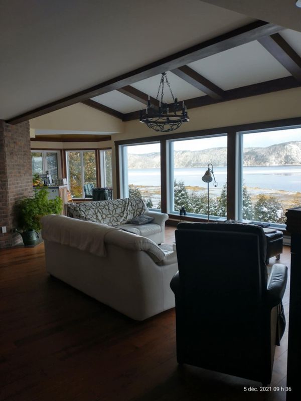 Maison spacieuse sur 2 étages avec vue spectaculaire sur le Fjord du Saguenay.