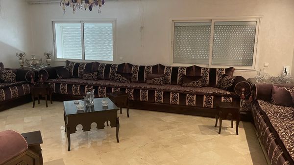 Maison à 800 m de la plage et à 300 m du tramway. A 2 km des plages et piscines privées.