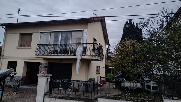 A 4 KM du centre de Clermont-Ferrand et au pied du parc naturel des volcans d'Auvergne de l'UNESCO