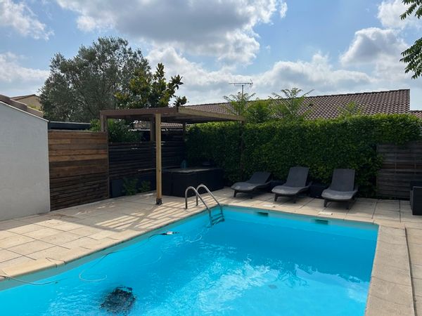 Maison 3 chambres avec Piscine, Spa, Sauna + Studio indépendant. Commerces et activités à proximité