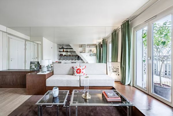 NOMBREUSES DEMANDES EN ATTENTE - « Duplex lumineux avec terrasse et vue sur les toits – Paris 9e"