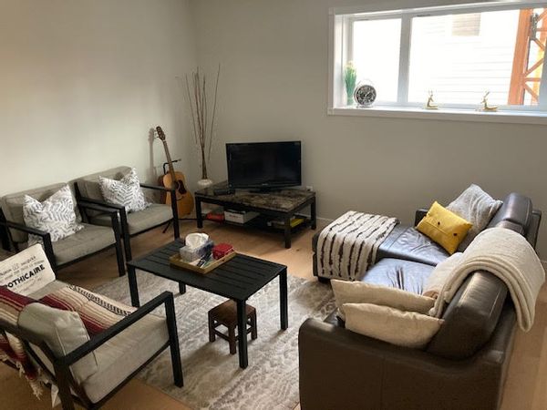 La maison de Diane et Richard est un bel endroit près de magnifique parc et coulis