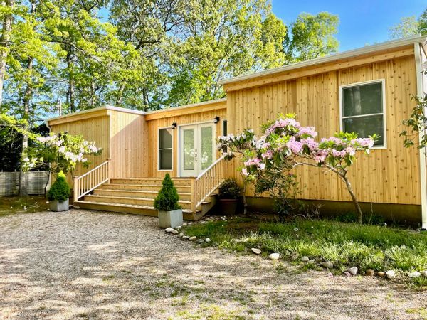 Modern Beach Bungalow blocks from Clearwater Beach