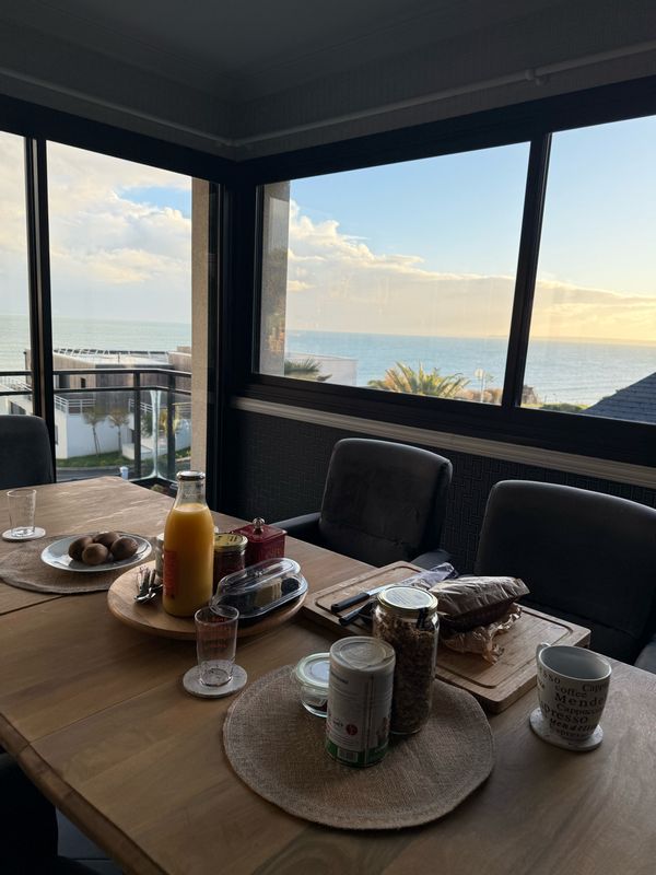 Noël en Bretagne : Grande maison 8 personnes vue incroyable sur la mer et accès plage à 100 mètres.