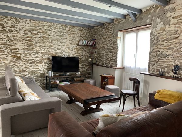 Maison située au calme à 800m à pied de la plage et proche de sentiers de randonnées.