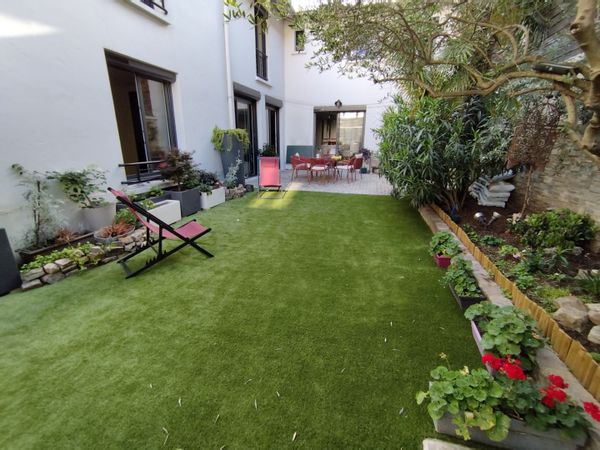 Grande maison aux portes de Paris