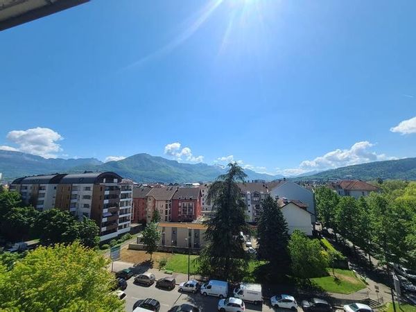 Appartement dernier étage, vue imprenable, idéal famille, proche lac, forêt et commodités