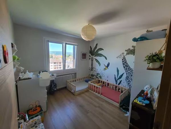 Appartement dernier étage, vue imprenable, idéal famille, proche lac, forêt et commodités