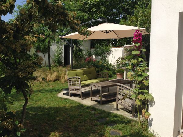 Charmante maison de 140 M2, avec un jardin clos bien aménagé, à 7 minutes en vélo de la plage.