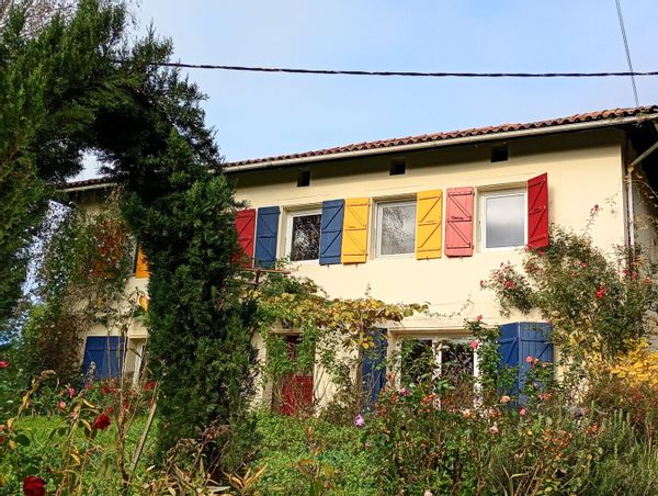 Notre maison entourée par la forêt