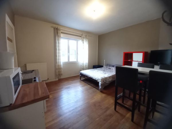 Studio + SDB privés proche gare