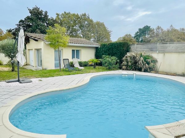 Petit studio avec piscine au coeur des vignes bordelaises