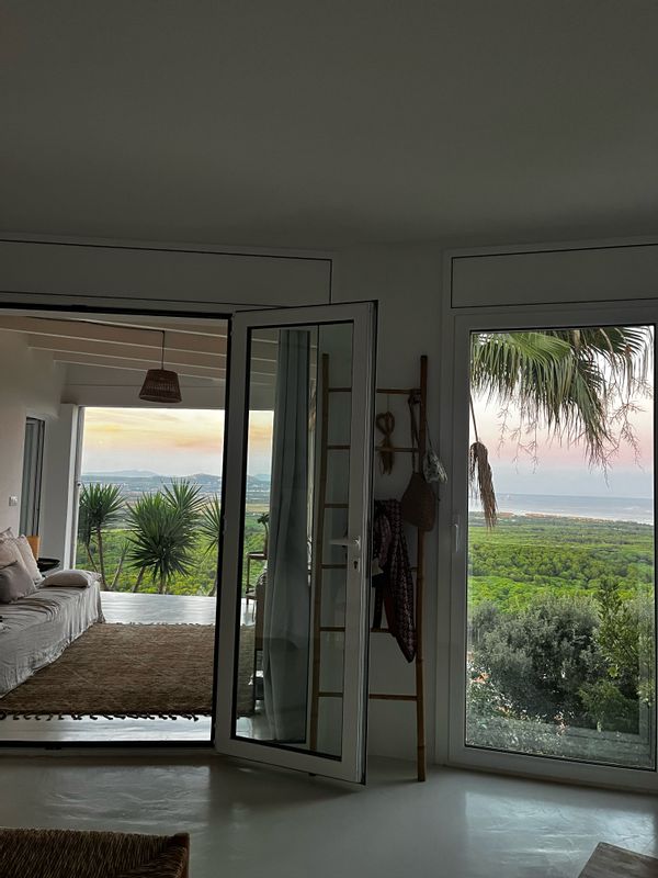 Casa H une jolie maison Catalane avec vue imprenable sur la mer .