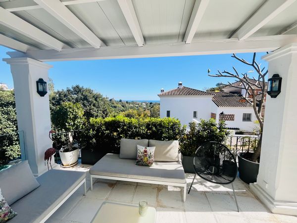 3 bedroom apartment in beautiful Andalusian complex, sea views, surrounded by green, close to town