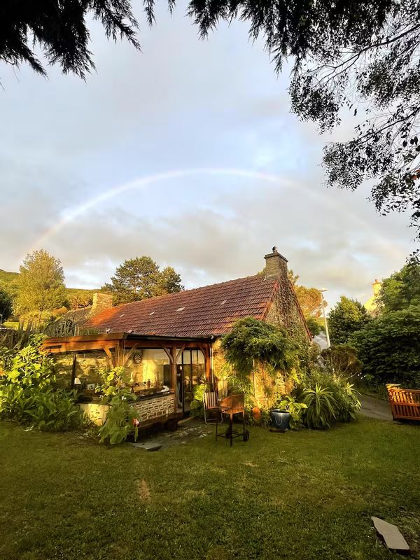 Longère rustique avec jardin et vue mer