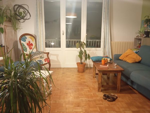 Appartement 3 chambres, cuisine, salon, salle de douches, wc séparés, balcon, superbe vue!