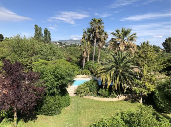 Propriété avec piscine, jardin et terrain de sport - Marseille