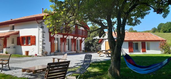 Séjour au calme avec vue sur les montagnes dans une bergerie rénovée au cœur du Pays basque