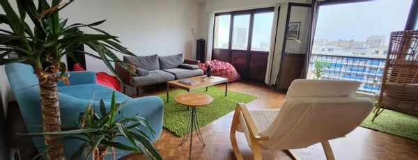 chambre avec balcon ensoleillé vous profiterez du reste du logement dont le très grand salon de 70m2