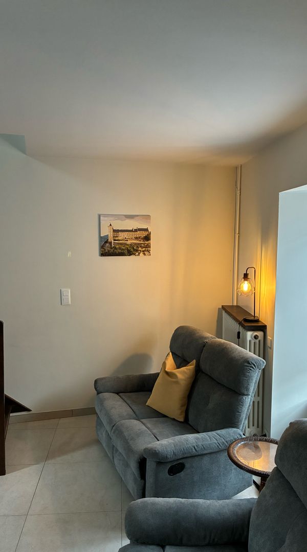 La maison secondaire de Stéphane & Vanessa dans la cité médiévale de Séverac le Château en Aveyron