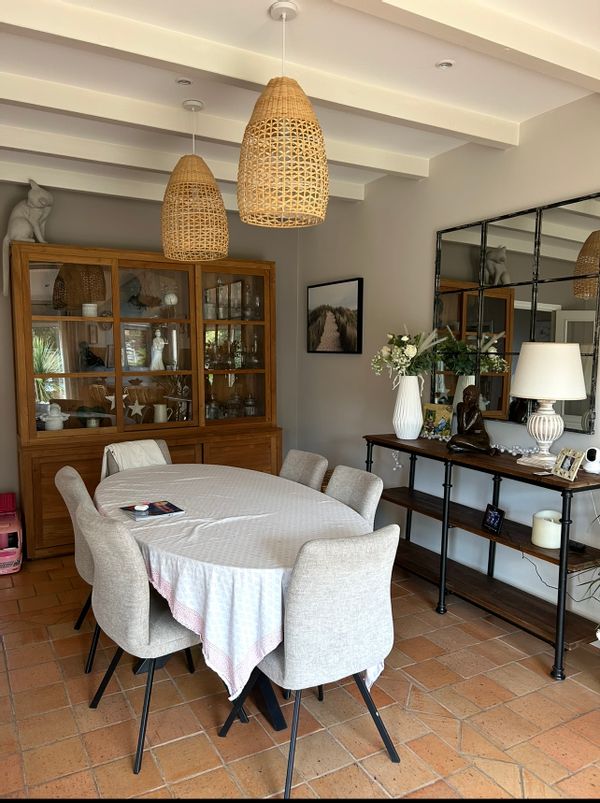 Maison familiale, lumineuse avec jardin et piscine