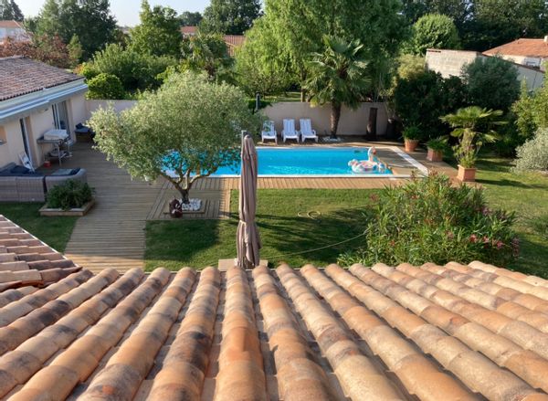 Maison familiale, lumineuse avec jardin et piscine