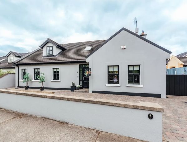 Large, modern, cozy home close to Dublin