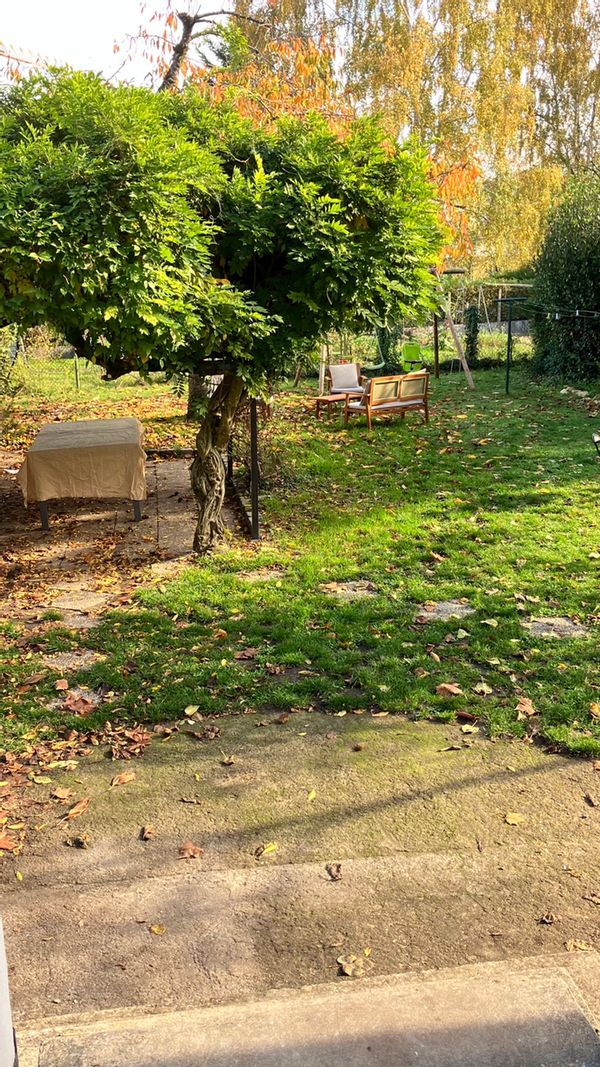 Maison de Madeleine & Bruno : jardin fleuri et trésors de la Loire