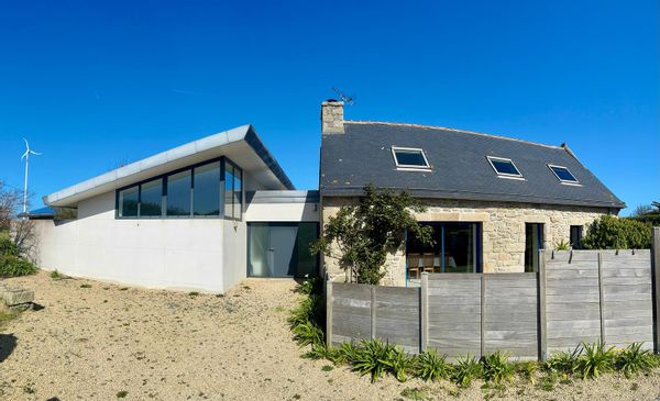 Notre maison est située à 250 m de la mer en plein cœur de la côte des légende, proche de Meneham.